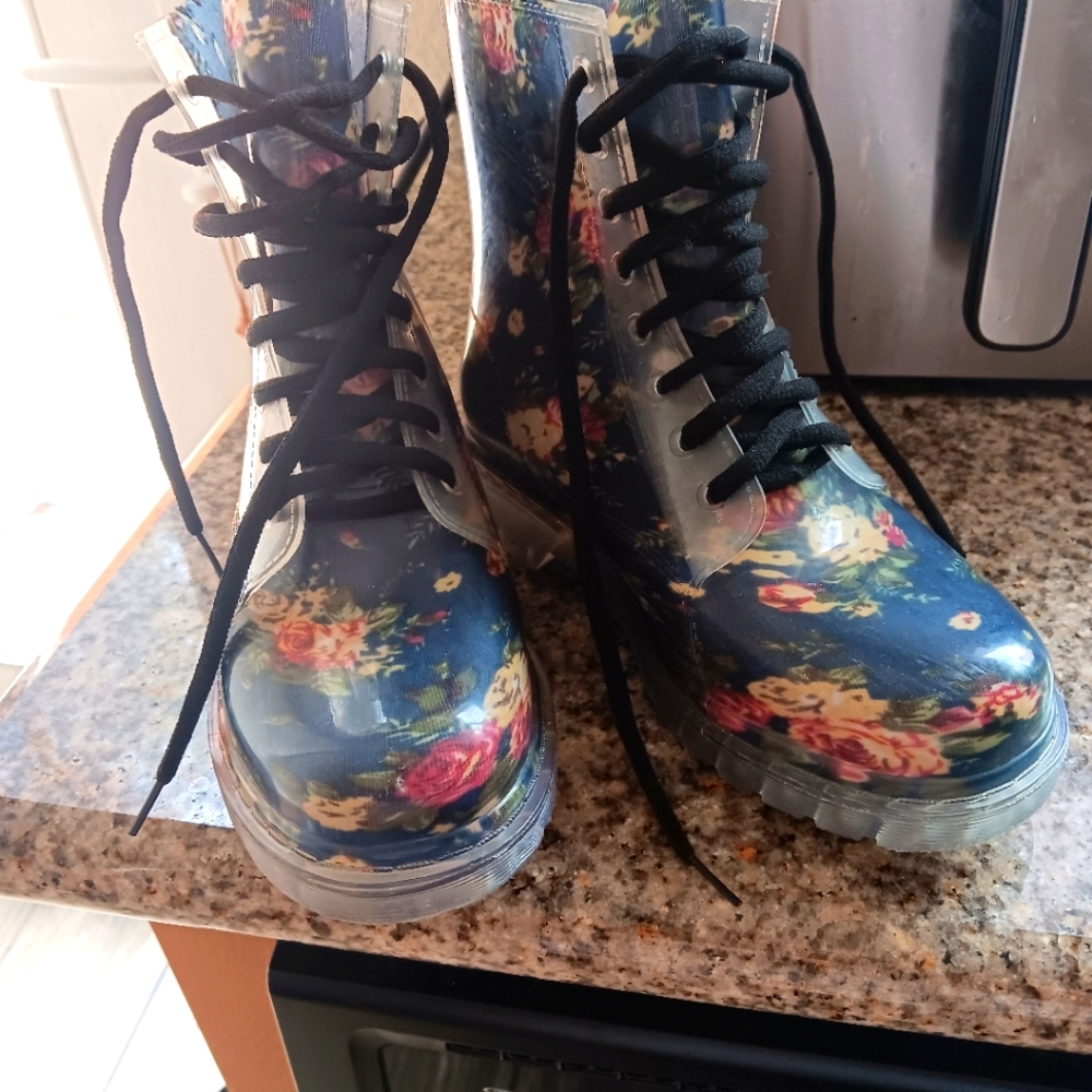 Cape Robbin Womens Rain Boots Size 6 Navy Floral